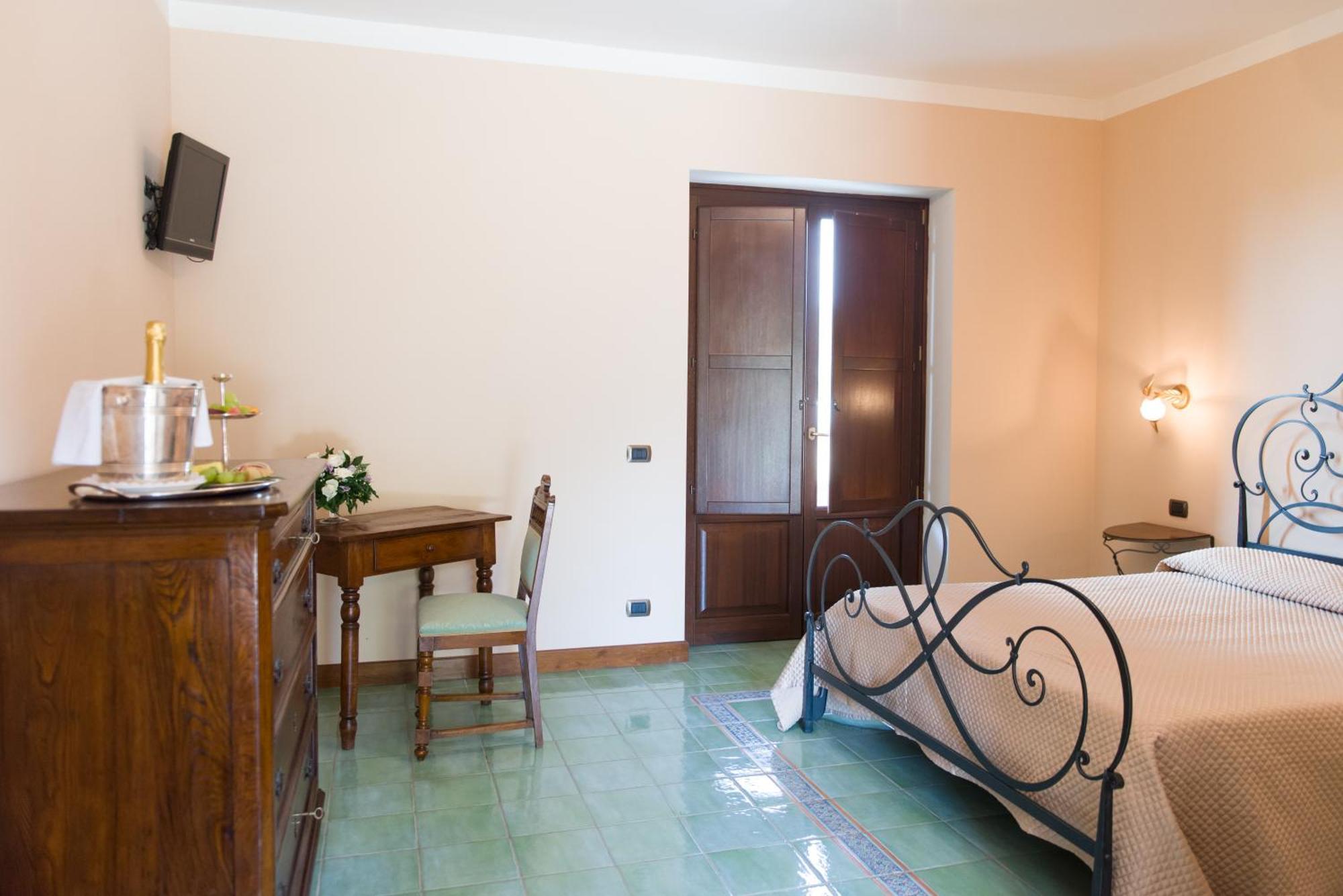 La Vecchia Torre Villa San Nicola Manfredi Kültér fotó